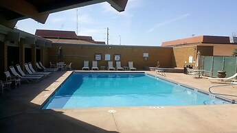 Mirabeau Park Hotel & Convention Center