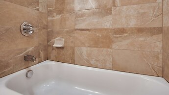 Wyndham Bloomington - Mall of America