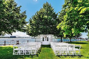 Delta Hotels by Marriott Sault Ste. Marie Waterfront