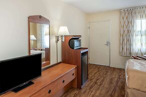 Days Inn by Wyndham Clarksville TN