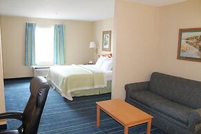 Days Inn & Suites by Wyndham Bridgeport - Clarksburg