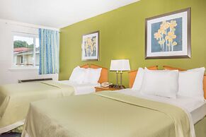 Days Inn & Suites by Wyndham Bridgeport - Clarksburg