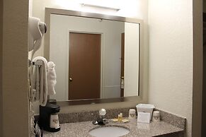 Days Inn & Suites by Wyndham Bridgeport - Clarksburg