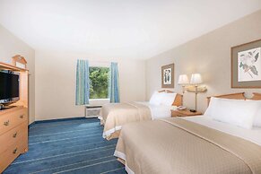 Days Inn & Suites by Wyndham Bridgeport - Clarksburg