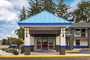 Days Inn & Suites by Wyndham Albany