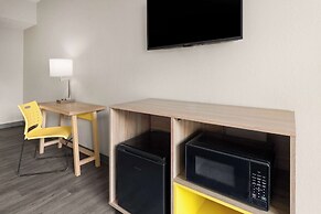 Days Inn & Suites by Wyndham Albany