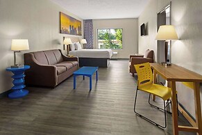 Days Inn & Suites by Wyndham Albany