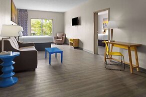 Days Inn & Suites by Wyndham Albany