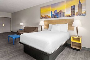 Days Inn & Suites by Wyndham Albany