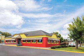 Days Inn & Suites by Wyndham Albany