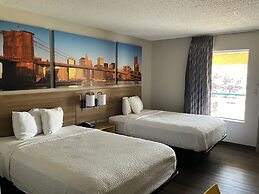 Days Inn & Suites by Wyndham Albany