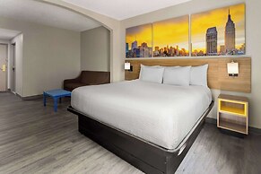 Days Inn & Suites by Wyndham Albany