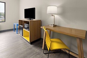 Days Inn & Suites by Wyndham Albany