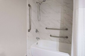 Days Inn & Suites by Wyndham Albany