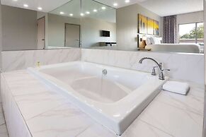 Days Inn & Suites by Wyndham Albany