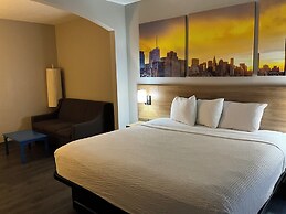 Days Inn & Suites by Wyndham Albany