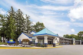 Days Inn & Suites by Wyndham Albany