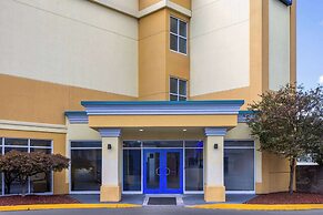 Days Inn & Suites by Wyndham Albany