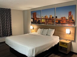 Days Inn & Suites by Wyndham Albany