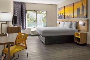 Days Inn & Suites by Wyndham Albany