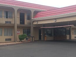 Tree Inn & Suites Albuquerque.