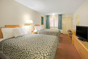 Tree Inn & Suites Albuquerque.