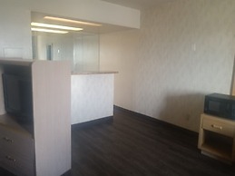 Tree Inn & Suites Albuquerque.