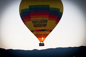 Tree Inn & Suites Albuquerque.