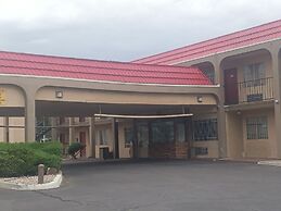 Tree Inn & Suites Albuquerque.