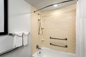 DoubleTree by Hilton Washington Meadow Lands Casino Area