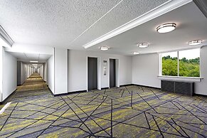 DoubleTree by Hilton Washington Meadow Lands Casino Area