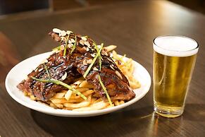 DoubleTree by Hilton Washington Meadow Lands Casino Area