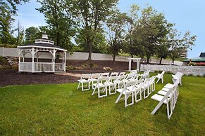 DoubleTree by Hilton Washington Meadow Lands Casino Area