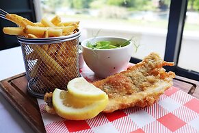 Shillingford Bridge Hotel
