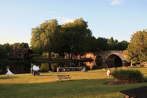 Shillingford Bridge Hotel
