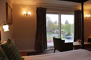 Shillingford Bridge Hotel
