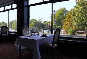 Shillingford Bridge Hotel