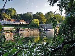 Shillingford Bridge Hotel