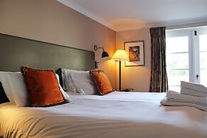 Shillingford Bridge Hotel
