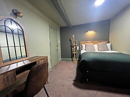 Shillingford Bridge Hotel