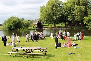 Shillingford Bridge Hotel