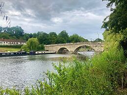 Shillingford Bridge Hotel