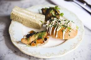 The Mandeville Hotel