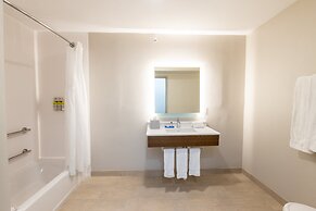 Holiday Inn Express Anaheim West by IHG