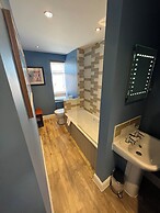 Norfolk Arms Hotel