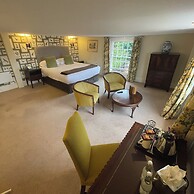 Norfolk Arms Hotel