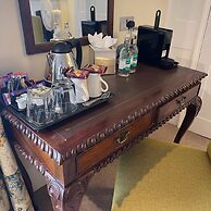 Norfolk Arms Hotel
