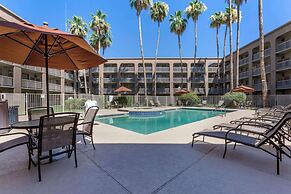 Best Western Plus Scottsdale Thunderbird Suites