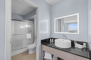 Emerald Hotel & Suites