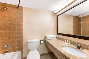 Quality Inn & Suites Orlando Airport